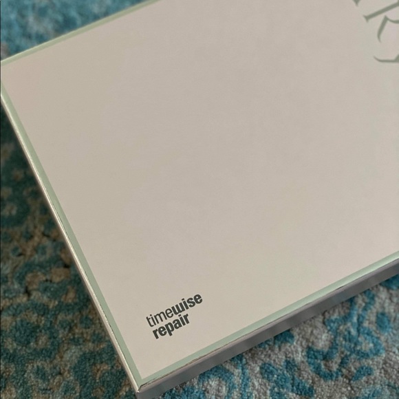 Mary Kay Timewise Repair set - Picture 4 of 4